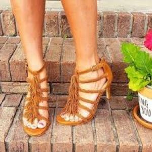 VGUC Dillard’s Antonio Milani Brand Suede Braided Fringe Open Toe Heels Women’s